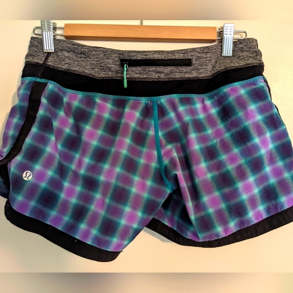Lululemon shorts size 4 - Picture 1 of 2